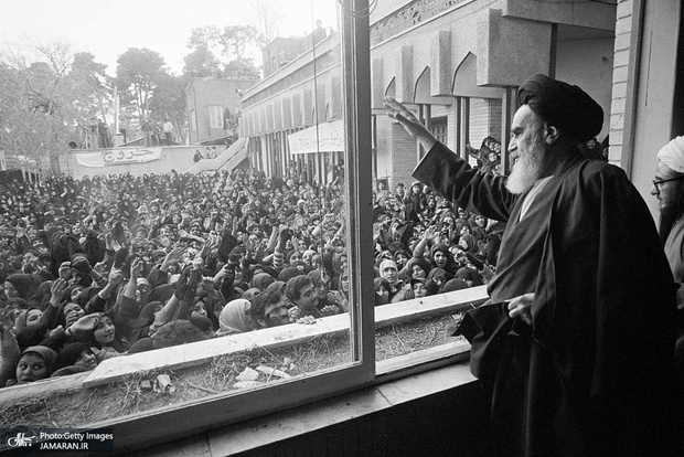امام خمینی (س): شما آزادید و کسی حق ندارد شما را محدود بکند!