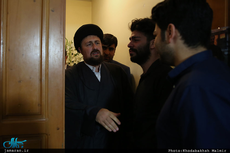 حضور سید حسن خمینی در منزل مرحوم مجید نائینی پیشکسوت فوتبال