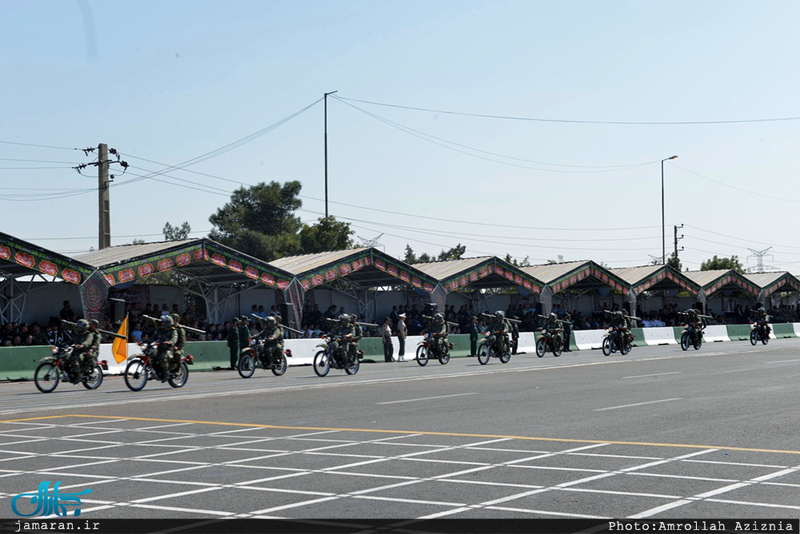 مراسم رژه نیروهای مسلح در جوار حر مطهر امام خمینی(س)