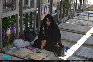  زیارت اهل قبور در پنجشنبه آخر سال-بهشت زهرا(س) تهران