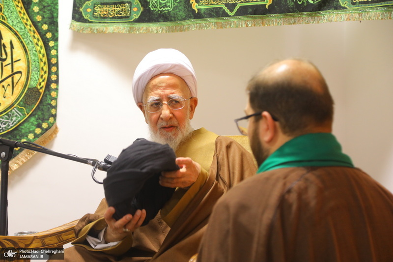مراسم عمامه گذاری طلاب روز ولادت پیامبر اکرم (ص) و امام جعفر صادق (ع) در بیوت مراجع