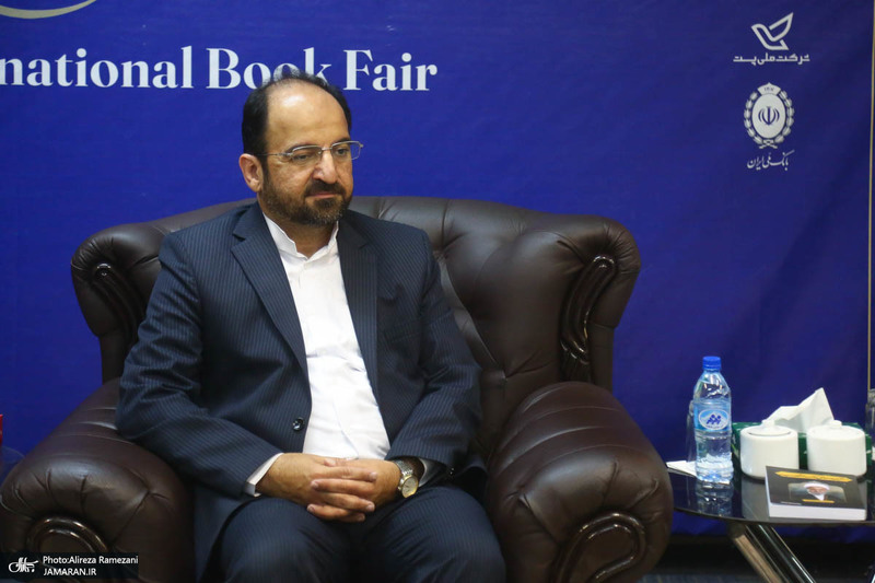 بازدید سرپرست موسسه تنظیم و نشر آثار حضرت امام خمینی(ره) از نمایشگاه کتاب