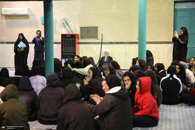 ورکشاپ هنر ی دانش آموزان هنرستان یادگار امام در حسینیه جماران