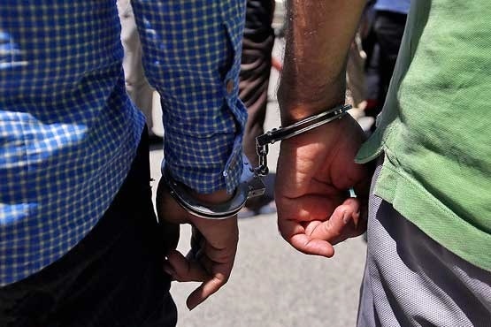 دستگیری سارقان باطری و اشیاء داخل خودرو در نیشابور