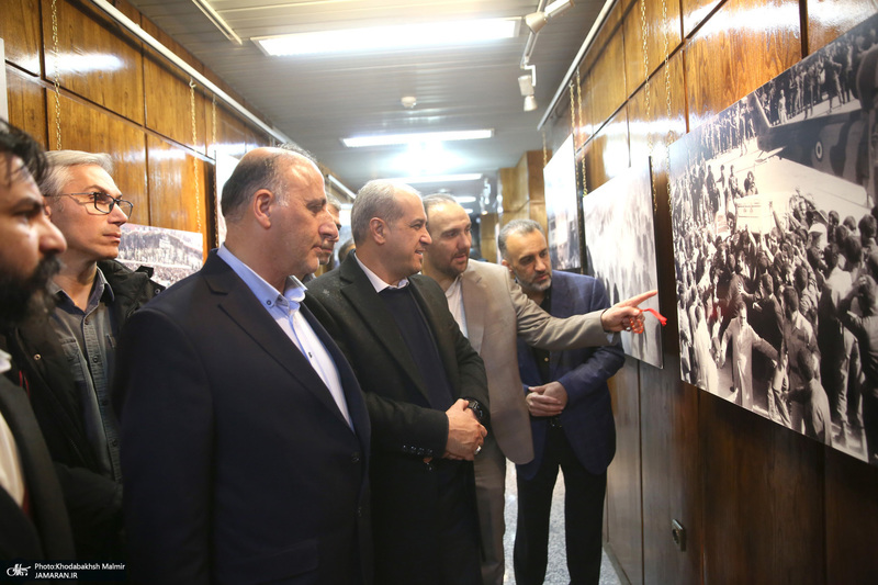 تجدید میثاق شهردار منطقه یک تهران و جمعی از معاونین با امام خمینی (س)