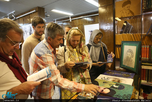 بازدید گردشگران خارجی از کشور پرتغال از بیت امام خمینی (س) از جماران