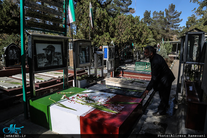 غبارروبی و عطرافشانی قبور مطهر شهدا 