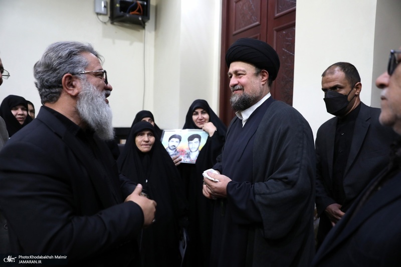 دیدار آیت‌ الله سید حسن خمینی با خانواده‌های معظم شهدا