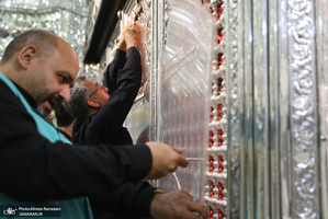 غباروبی ضریح مطهر حضرت عبدالعظیم حسنی (ع) و امام زاده حمزه (ع)