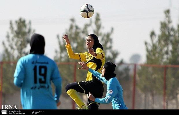 دختر فوتبالیست آذربایجان غربی به اردوی تیم ملی دعوت شد