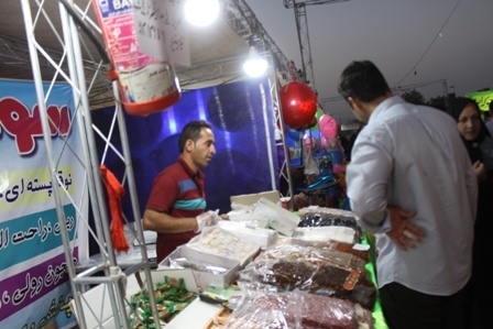 نمایشگاه عرضه مستقیم کالا و خدمات نوروز در خمین گشایش یافت