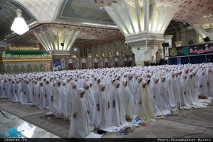 مراسم جشن تکلیف دانش آموزان دختر در حرم مطهر امام خمینی(س) 