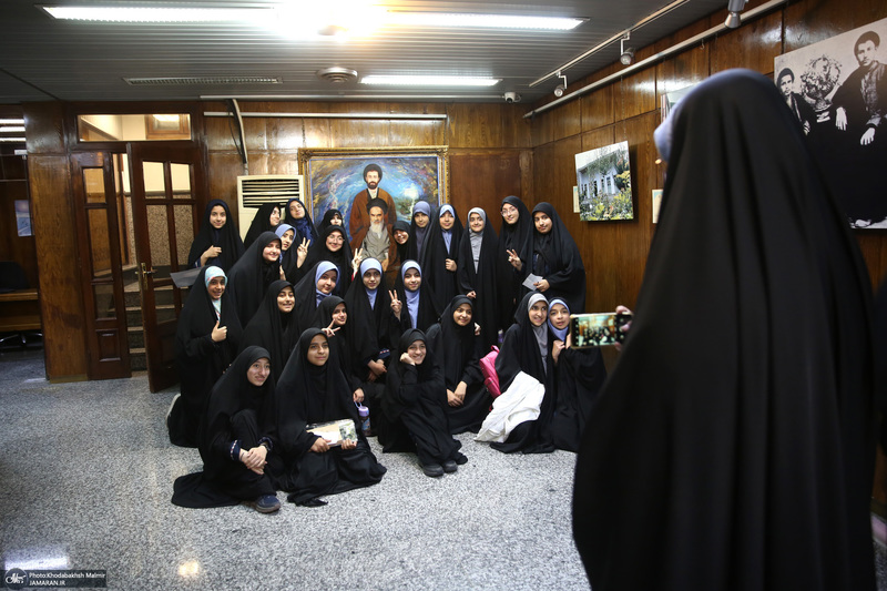 بازدید دانش آموزان از بیت امام خمینی (س) در جماران