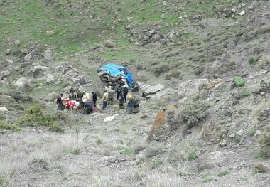 سقوط نیسان به دره  در مشگین شهر یک کشته و ۲ مصدوم برجای گذاشت