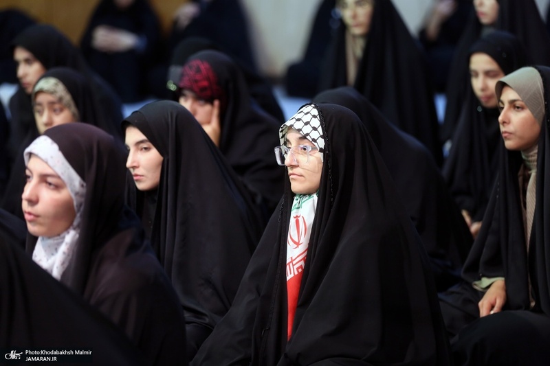 بازدید جمعی از داشجویان دانشگاه‌های آذربایجان شرقی از حسینیه جماران