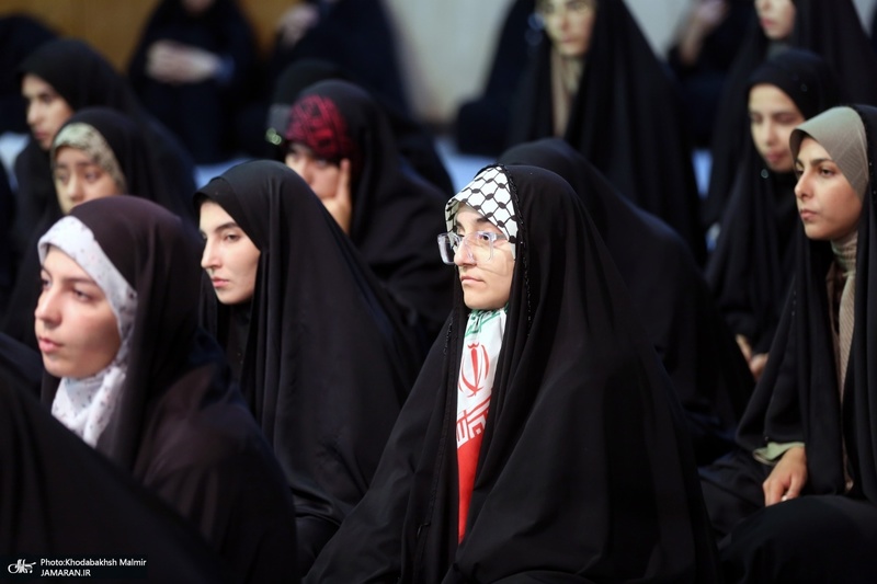 بازدید جمعی از داشجویان دانشگاه‌های آذربایجان شرقی از حسینیه جماران