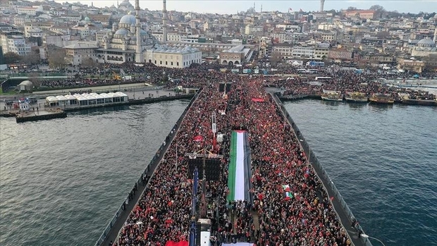 تظاهرات بزرگ در ترکیه در اولین روز سال جدید میلادی در حمایت از فلسطین+عکس