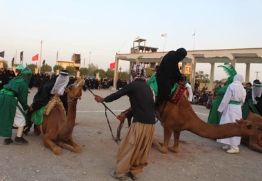 کاروان نمادین امام حسین(ع) در نطنز به حرکت درآمد