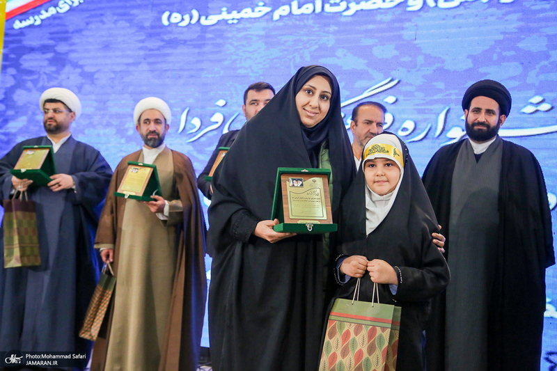 مراسم تجلیل از دانش آموزان برگزیده فرهنگی، هنری و قرآن، عترت و نماز منطقه 19