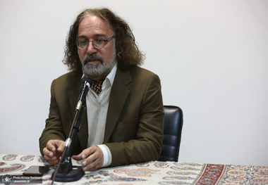 کیومرث اشتریان: ما هنوز در جامعه ایرانی با منطق دنیای جدید آشنا نیستیم