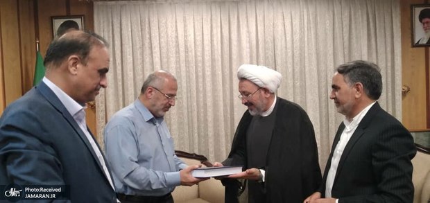 دیدار مدیر نمایندگی موسسه تنظیم و نشر آثار امام خمینی در قم با استاندار قم