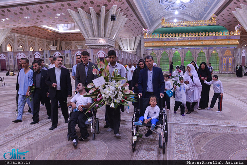 حضور مددجویان موسسه بچه های آسمان در حرم مطهر امام خمینی(س)