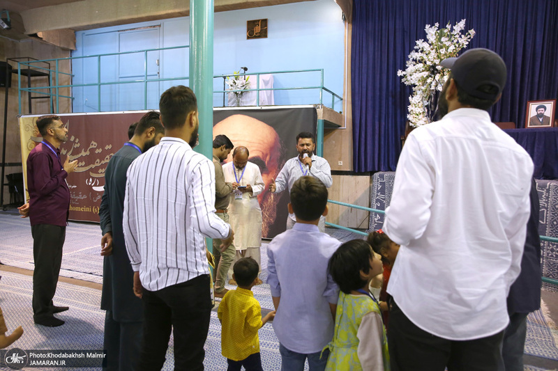 بازدید جمعی از دانشجویان مدارس امامیه پاکستان از بیت امام خمینی (س) در جماران