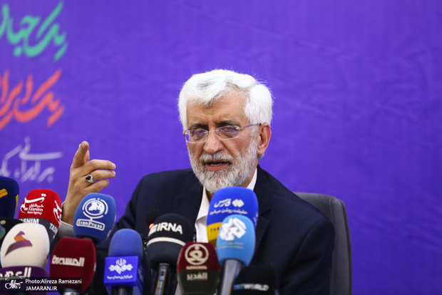 واکنش سعید جلیلی به بیانیه جبهه اصلاحات: عده‌ای از ۲۰۰ سال گذشته راه‌حل مسائل را در آغوش غرب می‌بینند/ این که عده‌ای بیانیه می‌دهند و به دنبال تکرار همان مسیر اشتباه قبلی هستند، آیا چیزی جز همان اصطلاحی است که همین‌ها دو هفته پیش به آن اعتراض داشتند؟!