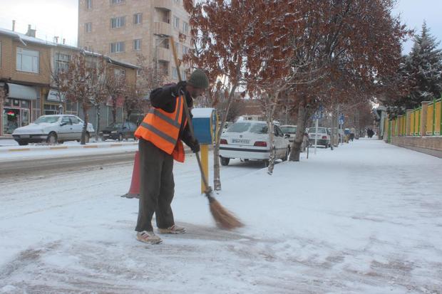 بارش برف مدارس خلخال را تعطیل کرد