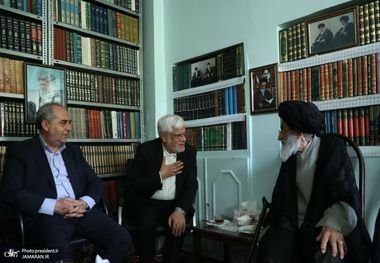 دیدار معاون اول رئیس‌جمهور با پدر شهید آل‌هاشم / عارف: شهید آل‌هاشم همواره با ویژگی‌های شخصیتی خود به عنوان الگویی در کشور شناخته می‌شد