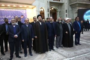 تجدید میثاق رئیس و جمعی از مدیران سازمان صداوسیما با آرمان‌های امام خمینی(س)-2