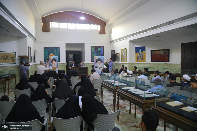 محفل ادبی با حضور استاد مجاهدی در مجتمع یادگار امام (س) قم