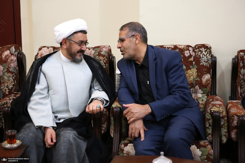 دیدار سرپرست و کارکنان وزارت خارجه باسید حسن خمینی در حرم مطهر امام خمینی (س)