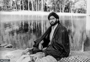 مرحوم محتشمی‌پور از شرکت حاج‌آقا مصطفی خمینی در پیاده‌روی اربعین می‌گوید