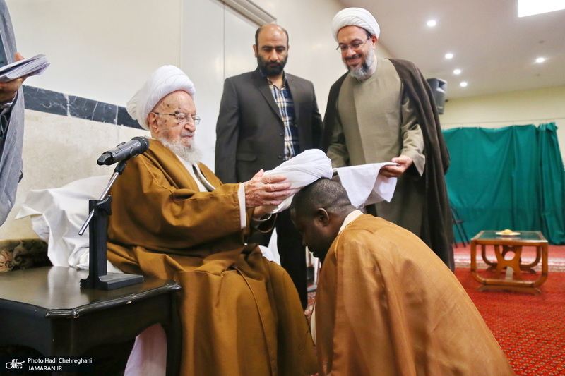 مراسم جشن عید غدیر و عمامه‌گذاری طلاب در بیت مراجع  تقلید و علما