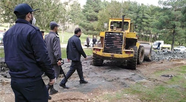ساخت و ساز غیرمجاز در بوستان شرقی کرمانشاه تخریب شد
