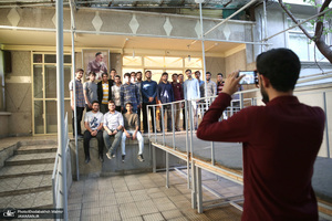 بازدید جمعی از دانشجویان دانشگاه سهند تبریز و دانشگاه شهید عباسپور تهران از بیت امام خمینی (س)