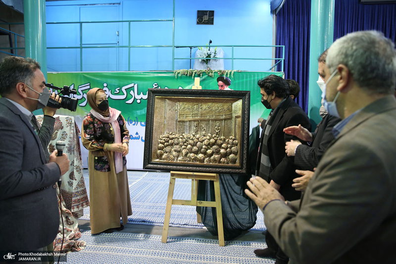 مراسم رونمایی از 10 اثر هنری در حسینیه جماران