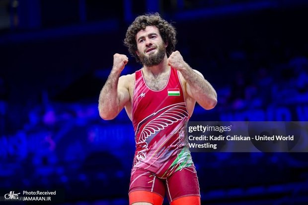 ویدیو| اتفاق زشت در کشتی آزاد قهرمانی جهان؛ تلاش های بی پایان برای ضرب و شتم مرد ژاپنی!