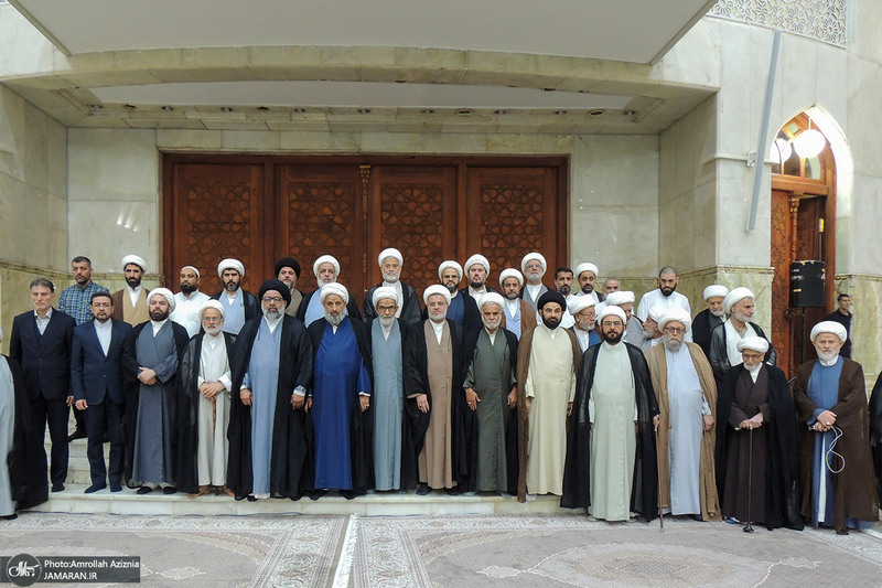 ادای احترام جمعی از علمای نجف نسبت به مقام شامخ حضرت امام خمینی (س)