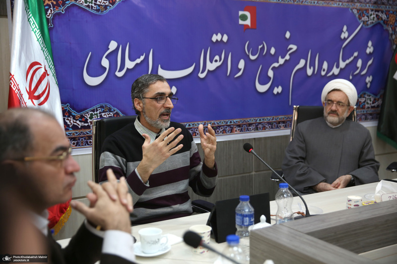 حضور سید حسن خمینی در گردهمایی علمی به مناسبت هفته پژوهش در پژوهشکده امام خمینی(س) و انقلاب اسلامی