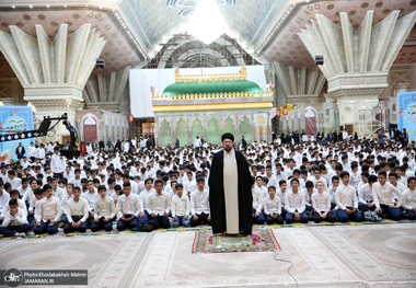 جشن عبادت دانش آموزان منطقه 19 شهر تهران در حرم امام خمینی (س)