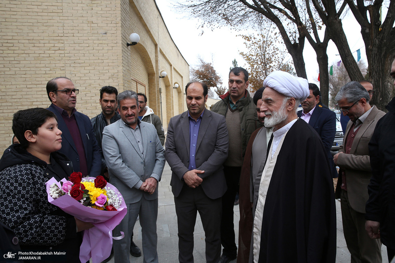 بازدید آیت الله دری نجف آبادی از نمایشگاه عکس امام دل‌ها‎