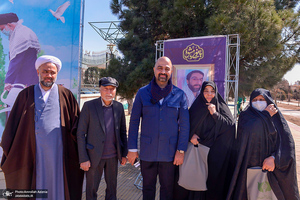 مراسم درختکاری در جوار حرم مطهر امام خمینی (س)