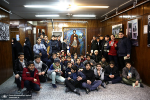 تجدید میثاق دانش آموزان و مردم با امام در حسینیه جماران