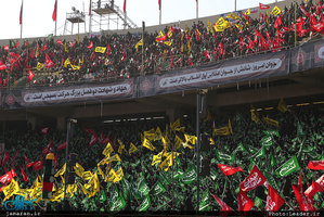 حضور و سخنرانی رهبر معظم انقلاب در همایش ده‌ها هزارنفری «خدمت بسیجیان» در ورزشگاه آزادی