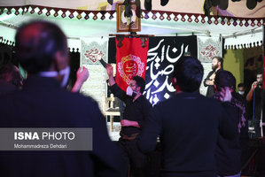 عزاداری شب چهارم محرم در مجاورت ارگ کریمخانی