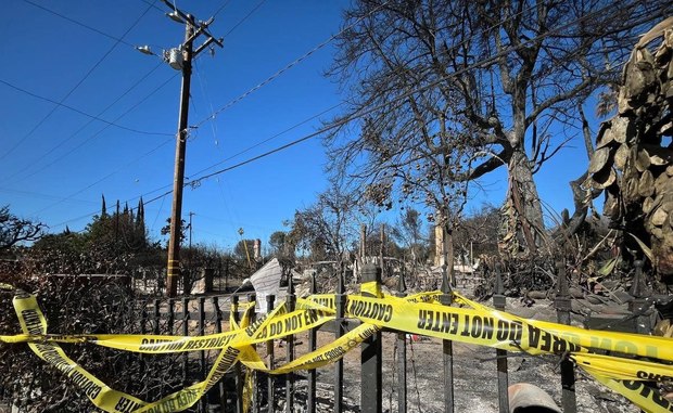 آخرین وضعیت آتش سوزی لس آنجلس/ خانه ها ویران و ماشین ها ذوب شدند + عکس ها