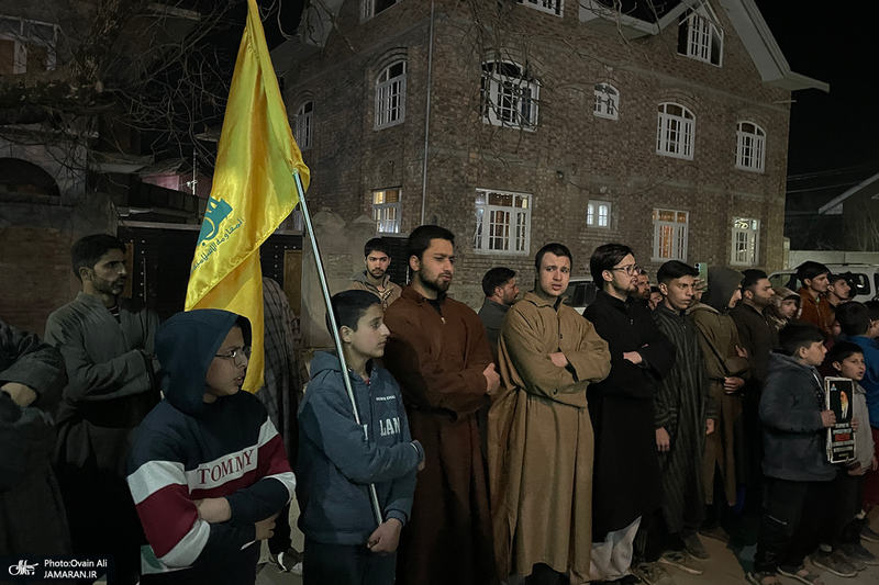 دسته عزاداری شیعیان کشمیر در آستانه تشییع پیکر شهید سید حسن نصرالله (ره)