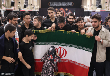 آخرین شب مراسم عزاداری محرم در حسینیه امام خمینی